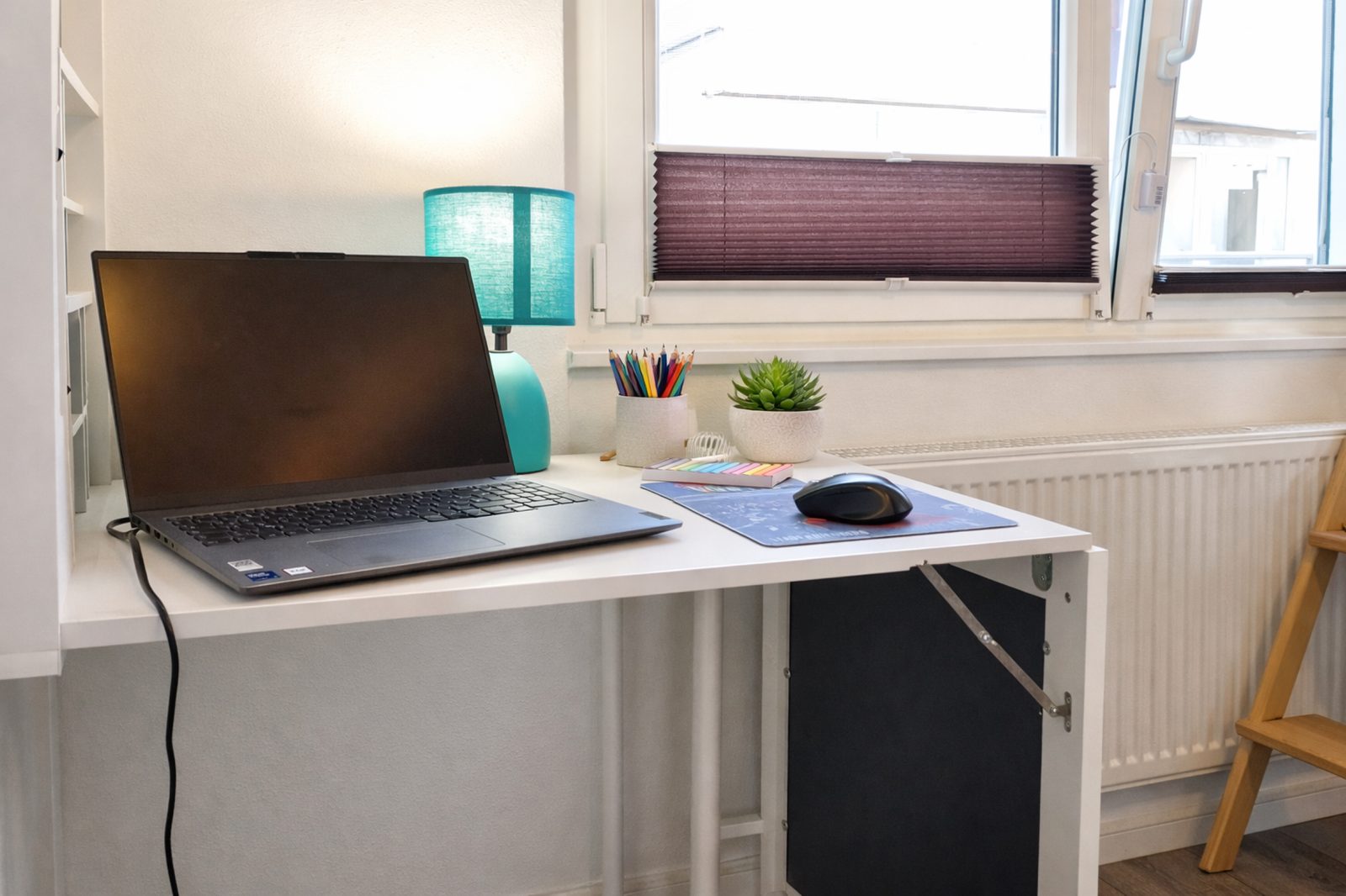 Klappschreibtisch für eine ruhige Arbeitsstunde