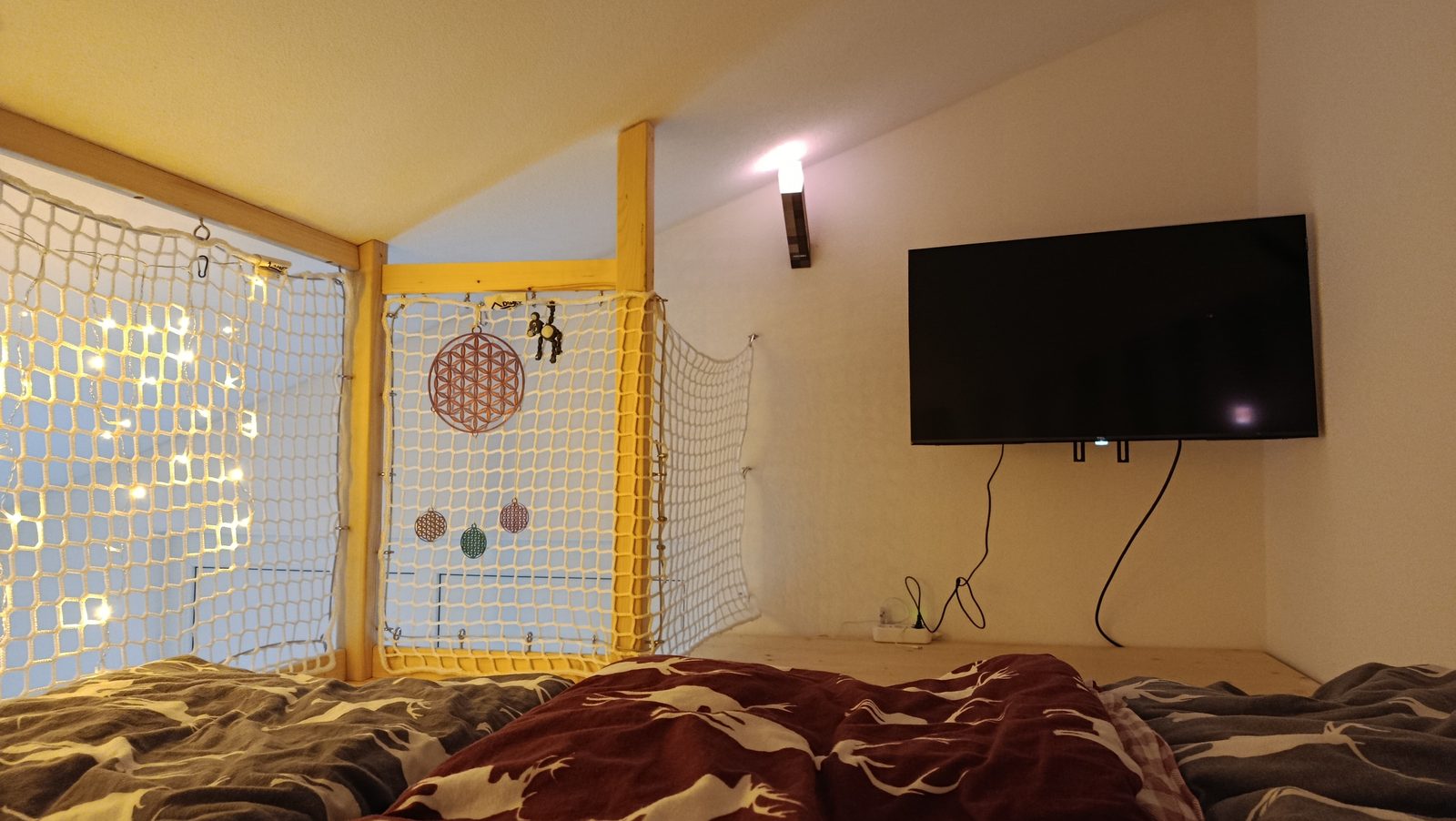 Schlaf- und Spielgalerie für Kinder mit Smart-TV